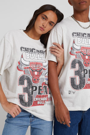 Unisex Mitchell & Ness Bulls 3 Peat T-shirt