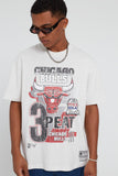 Unisex Mitchell & Ness Bulls 3 Peat T-shirt