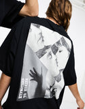 UNISEX MET KISS OVERSIZED PRINT T-SHIRT