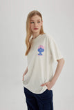 Woman White Oversize Fit Crew Neck Printed T-Shirt