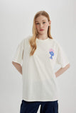 Woman White Oversize Fit Crew Neck Printed T-Shirt